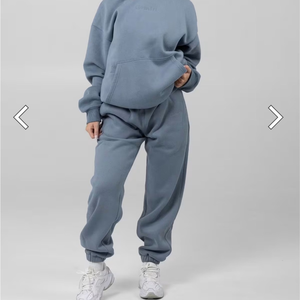 UNISEX Medium Signature Sky Blue Sweatpants